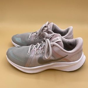 Nike Quest 4 women’s running shoes size 8